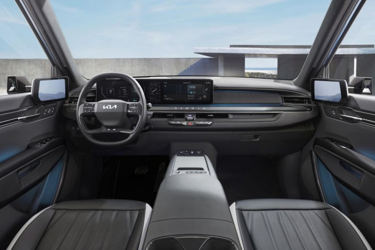 Việc giải trí trên xe ôtô cũng là một phần quan trọng của trải nghiệm khách hàng. Sau khi khảo sát và lắng nghe ý kiến từ người dùng, tập đoàn ôtô Hyundai cũng cung cấp các dịch vụ liên quan đến giải trí, chẳng hạn như phim ảnh, trò chơi và truyền hình để giúp khách hàng của họ cảm giác như có thể “sống trên chiếc xe”.