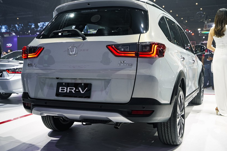 Theo Honda Philippines, thử nghiệm liên quan đến việc cho xe chạy quãng đường 128 km trên đường cao tốc, với tốc độ từ 60 đến 80 km/h ở 1.500-2.000 vòng/phút, điều hòa không khí được đặt ở nhiệt độ 24 độ C và tốc độ quạt số một. Ở 2 phiên bản S MT và S CVT của Honda BR-V 2022 sẽ đi kèm với đèn pha LED hoàn toàn, đèn chạy ban ngày LED, đèn hậu LED