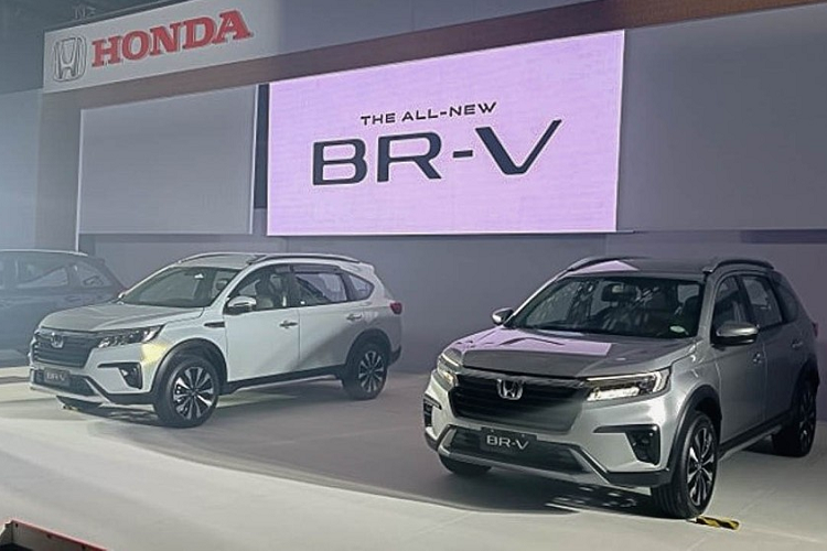 Dòng xe MPV cỡ nhỏ Honda BR-V thế hệ mới, đối thủ của Mitsubishi Xpander đã có nhiều thông tin rộ lên sẽ được ra mắt tại Việt Nam vào năm sau. Tuy vậy, Honda Việt Nam chưa có động thái nào về tin tức trên. Trong khi đó, nhiều thị trường ở Asean đã giới thiệu mẫu xe này.