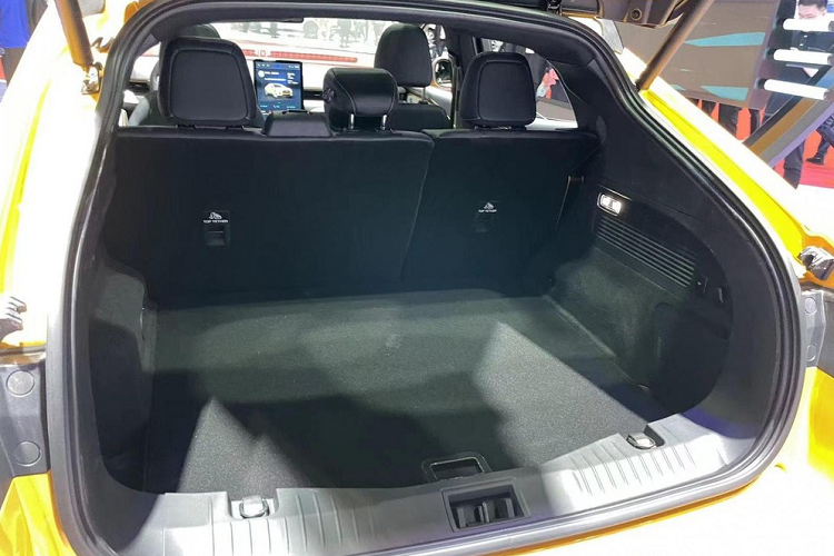 Đồng thời, một số thông tin cho rằng, chiếc xe mới Ford Mustang Mach-E GT Twister Special cũng sẽ nâng cấp các chi tiết nội thất để nó sang hơn, phù hợp với định vị của phiên bản đặc biệt, nhưng Ford Trung Quốc chưa chia sẻ gì nhiều.