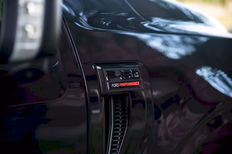 Vì FP700 là gói độ chính hãng nên tất cả các đại lý Ford trên khắp nước Mỹ đều được đào tạo để lắp đặt hoàn chỉnh cho khách hàng. Cùng với đó là chính sách bảo hành 3 năm hoặc 36.000 dặm (57.936 km), tùy điều kiện nào đến trước. Gói FP700 cũng được chứng nhận bởi CARB, được phép lưu hành hợp pháp tại toàn bộ 50 tiểu bang.