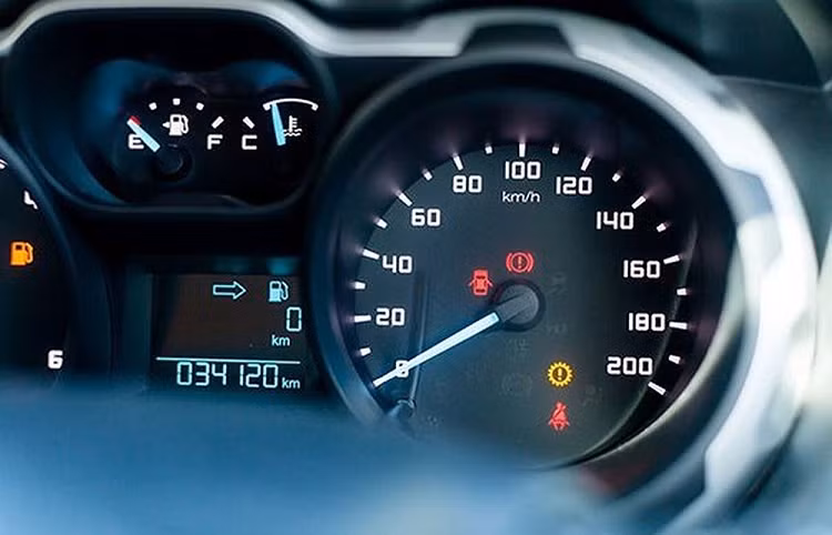 Gan 2 trieu xe oto o My bi tua nguoc cong to met