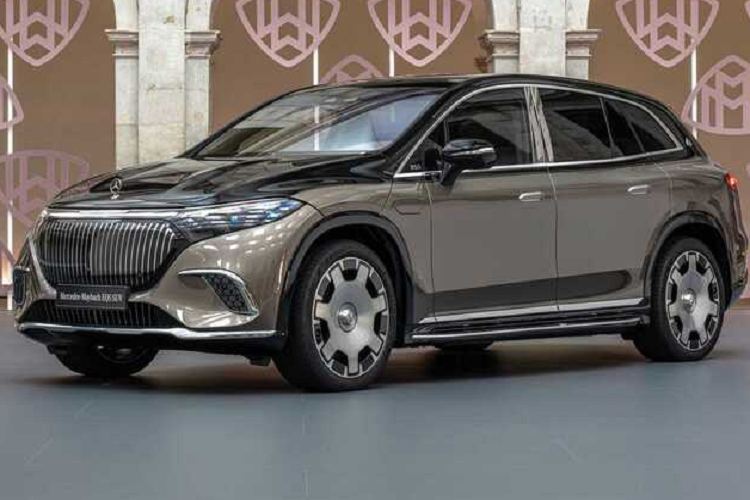 Thương hiệu Maybach siêu sang của Mercedes-Benz sẽ mở rộng các dự án xe tùy biến số lượng giới hạn để cạnh tranh tốt hơn trước các đối thủ Rolls-Royce hay Bentley. Những chiếc xe này sẽ cực kỳ cao cấp và độc quyền và thuộc 2 series hoàn toàn mới Myth và Legend.