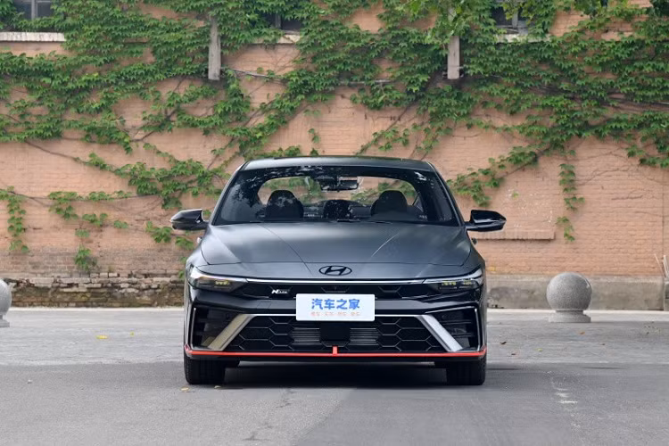 Theo tiết lộ của 1 quan chức Hyundai Bắc Kinh, phiên bản N Line hiệu năng cao của mẫu xe nhỏ gọn Elantra bản nâng cấp giữa vòng đời, sẽ ra mắt tại thị trường Trung Quốc vào ngày 25/9 tới đây.