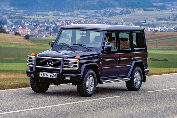 Tuy nhiên 500 GE là một mẫu xe đặc biệt khi đã bắt đầu truyền thống lâu đời của những chiếc G-Wagon chạy bằng động cơ V8. Sau đó, phiên bản tối tân của dòng xe này là AMG 500 GE 6.0 được giới thiệu sau đó vào năm 1993 với vị thế trong dòng xe tương đương với G63 AMG ngày nay.