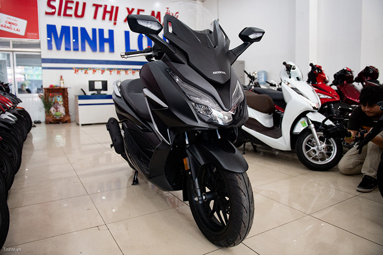 Theo Công báo sở hữu công nghiệp tháng 5 do Cục Sở hữu trí tuệ công bố, Honda Việt Nam đã đăng ký bản quyền kiểu dáng công nghiệp đối với mẫu xe Honda Forza 350 2023 mới.