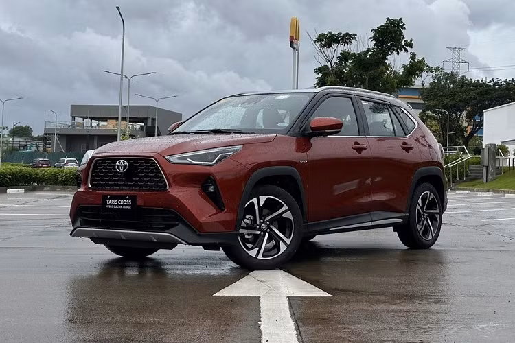 Tuy chưa ra mắt nhưng mẫu SUV cỡ B này đã có chương trình khuyến mại do khó khăn chung của thị trường ô tô Việt Nam hiện nay. Theo đó, những khách hàng tiên phong mua xe và hoàn tất thanh toán trước ngày 31/12/2023 sẽ được Toyota Việt Nam tặng 50% lệ phí trước bạ nhưng không quá 37 triệu đồng với phiên bản máy xăng và không quá 42 triệu đồng với phiên bản hybrid.