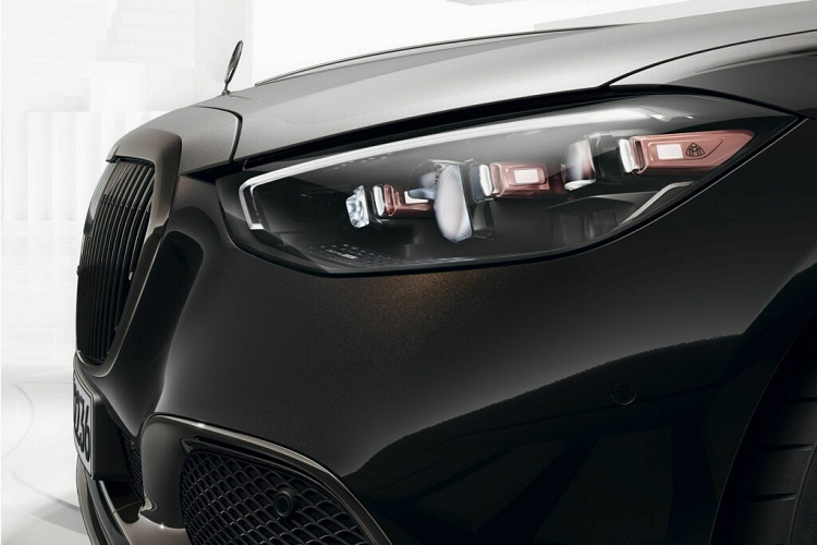 Chưa dừng lại ở đó, với gói tùy chọn mới này những bề mặt có màu đen bên trong cabin xe sẽ được bọc da Nappa Ngọc trai đen hoặc da màu trắng/đen đậm của Manufaktur.