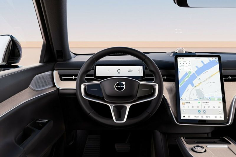 Về mặt an toàn, EX90 được trang bị một loạt hệ thống hỗ trợ người lái bao gồm Kiểm soát hành trình thích ứng, Cảnh báo chệch làn đường, Hỗ trợ giữ làn đường, Hệ thống thông tin điểm mù, Cảnh báo phương tiện cắt ngang với phanh tự động