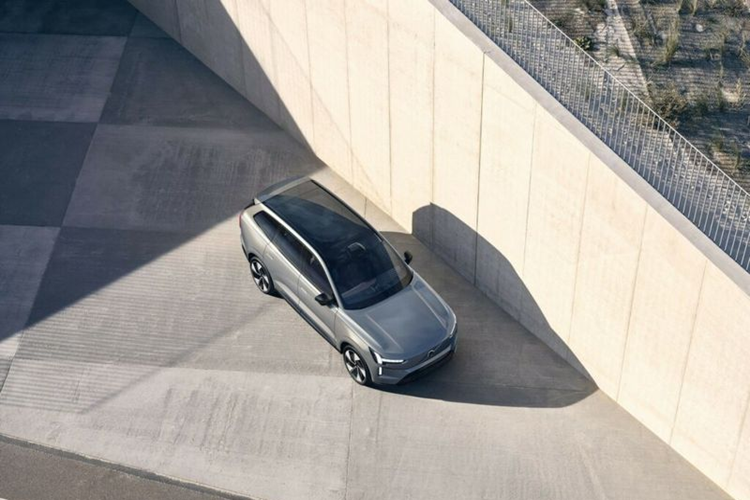 Ở phiên bản Performance, EX90 có 498 mã lực và mô-men xoắn 909 Nm. Sức mạnh này cho phép xe tăng tốc 0-96 km/h chỉ trong 4,7 giây. Volvo EX90 sẽ được sản xuất tại nhà máy của hãng ở Nam Carolina và mở bán tại Mỹ từ đầu năm 2024.