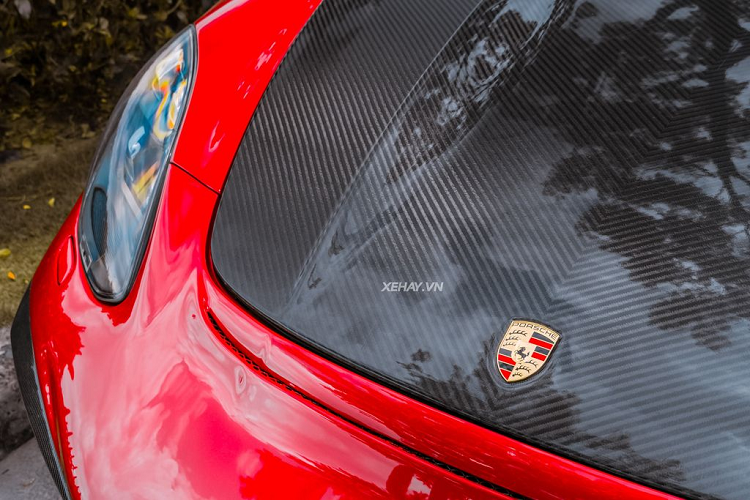 Điểm nổi bật trên chiếc Porsche Panamera 4 Executive độ GTR Edition tới từ hãng độ nước Nga, TopCar Design khá đặc biệt. So với bản độ GT Edition, GTR Edition có phần mạnh mẽ và dữ dằn hơn. Với gói độ của TopCar Design, một số chi tiết ở ngoại thất của Porsche Panamera sẽ được làm từ vật liệu carbon giúp giảm trọng lượng cho xe.