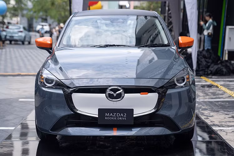 Sau Thái Lan, nhiều khả năng Mazda2 bản facelift 2023 cũng sẽ được giới thiệu tại các thị trường Đông Nam Á khác, bao gồm cả Việt Nam. Ở nước ta, Mazda2 hiện đang được phân phối với cả 2 biến thể Sedan và Hatchback, đi kèm mức giá từ 479 - 619 triệu đồng.