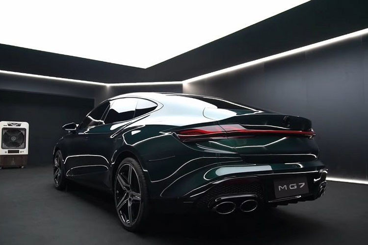 Thứ 2 là động cơ tăng áp 4 xy-lanh, dung tích 1.5L, công suất 180 mã lực và 298 Nm, kết hợp với hộp số ly hợp kép 7 cấp. Cả hai phiên bản đều được trang bị 4 chế độ lái gồm: Normal, Eco, Sport và X-MODE.