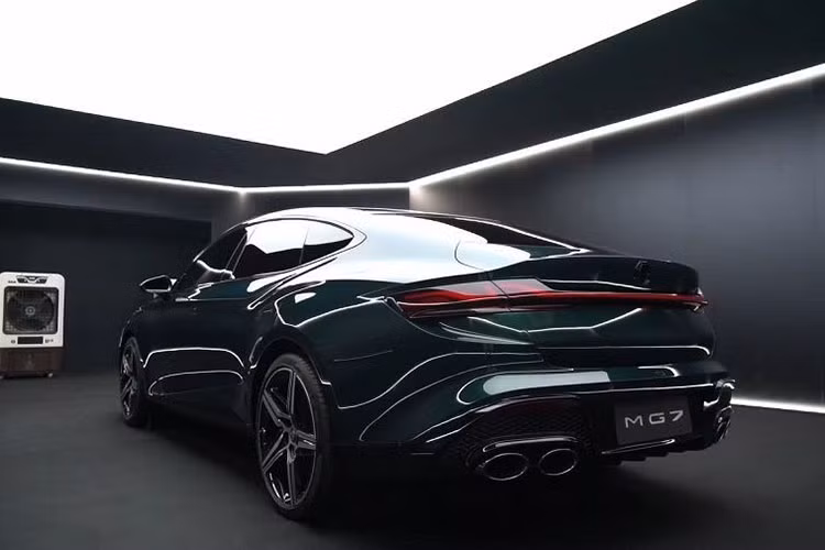 Thứ 2 là động cơ tăng áp 4 xy-lanh, dung tích 1.5L, công suất 180 mã lực và 298 Nm, kết hợp với hộp số ly hợp kép 7 cấp. Cả hai phiên bản đều được trang bị 4 chế độ lái gồm: Normal, Eco, Sport và X-MODE.