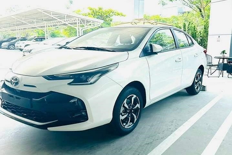 Trong khi đó, động cơ của Toyota Vios 2023 tại Việt Nam dự kiến cũng giữ nguyên như cũ. Đây là động cơ xăng 4 xi-lanh thẳng hàng, dung tích 1.5L, sản sinh công suất tối đa 107 mã lực và mô-men xoắn cực đại 140 Nm. Động cơ đi với hộp số sàn 5 cấp hoặc CVT.