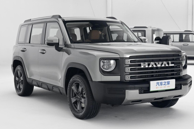 Phiên bản lithium iron phosphate 27,54kwh có công suất toàn diện 378 mã lực, mô-men xoắn 750N·m, phạm vi chạy điện thuần NEDC là 145 km, hỗ trợ sạc nhanh và công suất cực đại là 41kW. Cả hai hệ thống đều hỗ trợ công nghệ phóng điện ngoài V2L, với công suất xả 3,3kW.