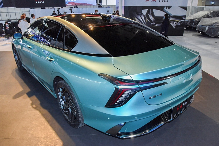 Mô-men xoắn cực đại của xe đạt 340 Nm hoặc 380 Nm. Động cơ có thể vẫn kết hợp với hộp số tự động 8 cấp và tiêu thụ lượng xăng trung bình 6,55 lít/100 km hoặc 6,8 lít/100 km.