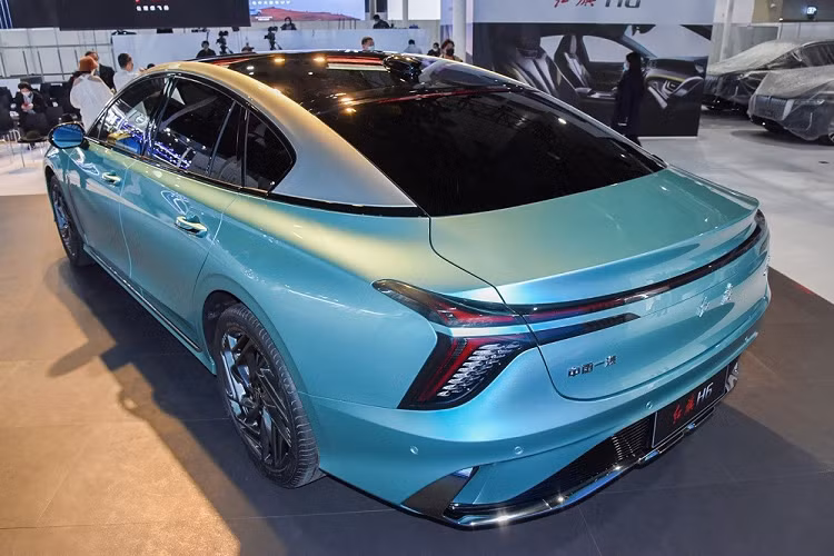 Mô-men xoắn cực đại của xe đạt 340 Nm hoặc 380 Nm. Động cơ có thể vẫn kết hợp với hộp số tự động 8 cấp và tiêu thụ lượng xăng trung bình 6,55 lít/100 km hoặc 6,8 lít/100 km.