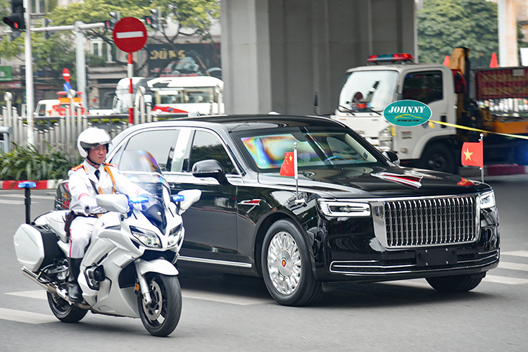 Theo tin đồn, sẽ có khoảng 50 chiếc Hồng Kỳ N701 được sản xuất cho ông Tập trong thời gian 10 năm. Tương tự Cadillac của tập đoàn General Motors, Hồng Kỳ cũng là thương hiệu được giao trọng trách phát triển xe nguyên thủ trong suốt nhiều năm qua.