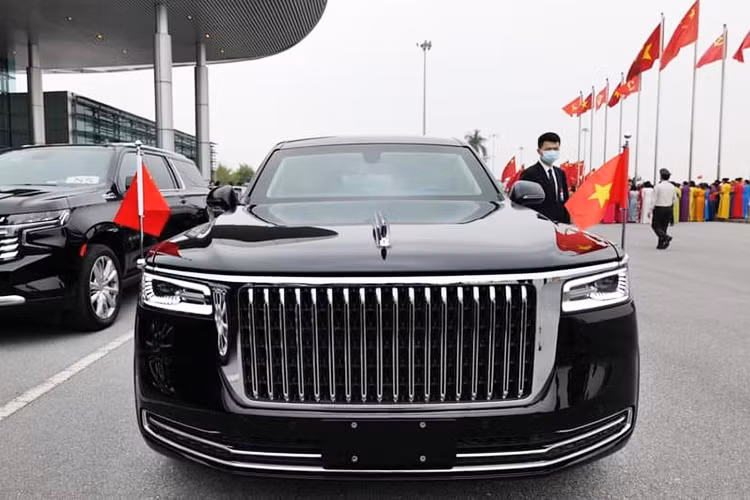 Hồng Kỳ N701 được dự đoán dùng động cơ xăng V8 hoặc V12. Hiện hãng Hồng Kỳ có cả 2 loại động cơ này. Động cơ V8 là loại tăng áp, dung tích 4.0L dùng cho Hồng Kỳ LS7, tạo ra công suất tối đa 360 mã lực và mô-men xoắn cực đại 550 Nm.