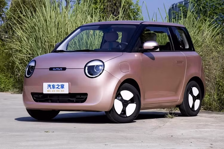 Changan Lumin tuy là một mẫu xe cỡ nhỏ nhưng trông khá tinh tế và mang đậm phong cách của những mẫu xe nhỏ Nhật Bản thời bấy giờ. Chiếc xe mới được xây dựng trên nền tảng điện thuần EPA0 hoàn toàn mới và được định vị là một chiếc xe mini chạy hoàn toàn bằng điện. Ngoại hình Changan Lumin rất đáng yêu, tuy thiết kế mặt trước đơn giản nhưng hình dáng đèn pha bắt mắt, thiết kế "mắt buồn ngủ" rất nịnh mắt.