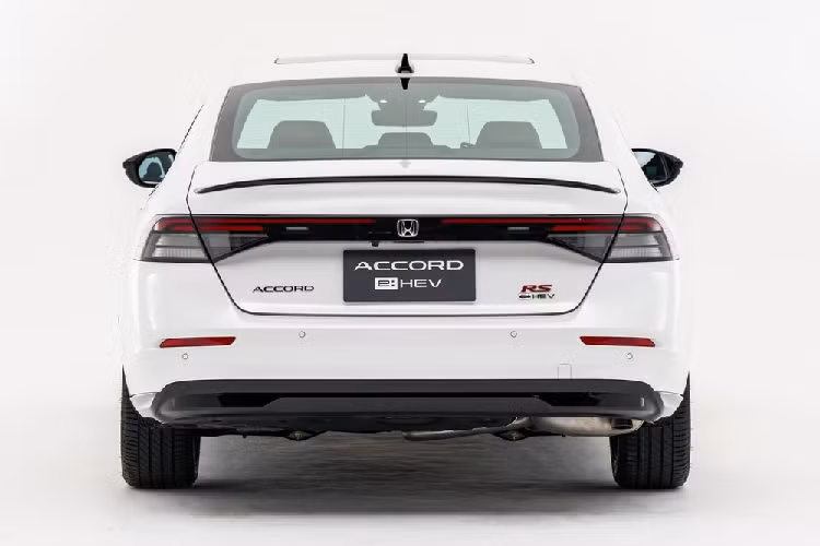 Dự kiến, Honda Accord 2024 sẽ chính thức được bán ra thị trường Thái Lan vào tháng 10 tới đây. Sau Thái Lan, mẫu sedan hạng D này có thể sẽ tiếp tục được bán ở những thị trường Đông Nam Á khác như Việt Nam.