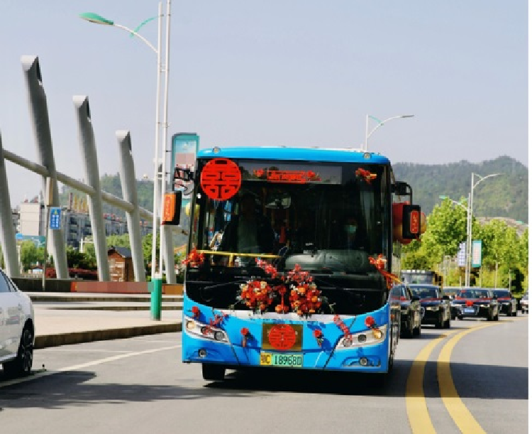 Ruoc dau bang xe buyt dien gay sot, thanh lap luon tuyen xe cuoi-Hinh-3