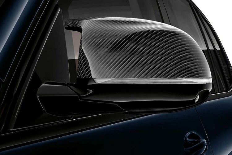 Các tính năng độc quyền của mẫu X5 đặc biệt này bao gồm hệ thống liên lạc nội bộ để liên lạc với mọi người bên ngoài, đèn flash LED tùy chọn trên lưới tản nhiệt, đèn chớp phía sau, đèn chớp trên nóc xe, hệ thống còi và ăng-ten trên mái với bộ thu bổ sung cho đài kỹ thuật số.