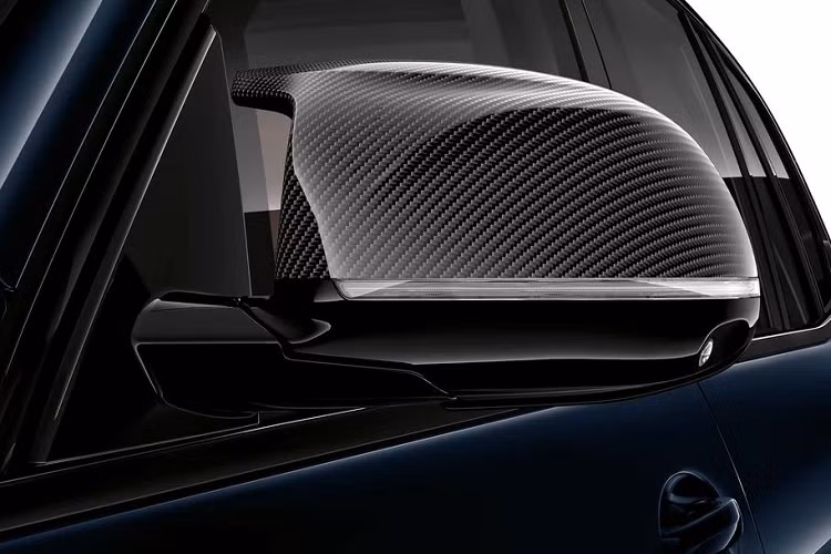 Các tính năng độc quyền của mẫu X5 đặc biệt này bao gồm hệ thống liên lạc nội bộ để liên lạc với mọi người bên ngoài, đèn flash LED tùy chọn trên lưới tản nhiệt, đèn chớp phía sau, đèn chớp trên nóc xe, hệ thống còi và ăng-ten trên mái với bộ thu bổ sung cho đài kỹ thuật số.