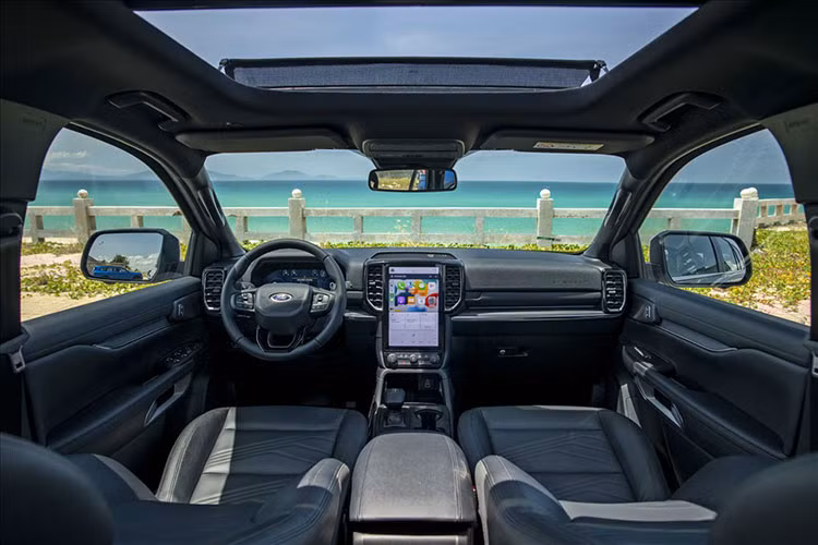 Ford Everest 2023 tai Viet Nam het “ban bia kem lac”, giam gia manh-Hinh-2