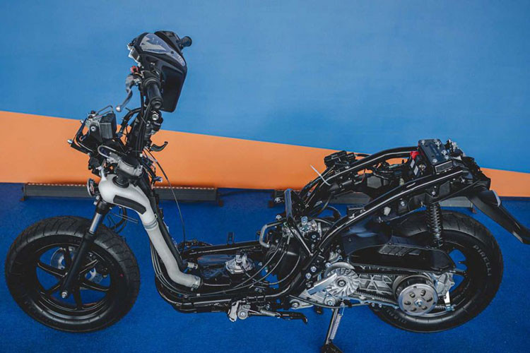 Về động cơ, FreeGo 2023 vẫn sử dụng động cơ Blue Core 125cc 4 thì, 2 van, làm mát bằng không khí. Động cơ này cho công suất tối đa 9,3 mã lực tại tua máy 8.000 vòng/phút và mô men xoắn 9,5Nm tại tua máy 5.500 vòng/phút. Xe tiêu hao khoảng 2 lít nhiên liệu cho 100km nếu đi đường hỗn hợp.