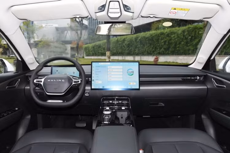 Và mới đây, SGMW, liên doanh Trung - Mỹ giữa GM, SAIC và Wuling đã chính thức chốt ngày ra mắt cho mẫu xe Starlight. Cụ thể, Wuling Starlight của SGMW sẽ được tung ra thị trường vào ngày 6/12/2023.