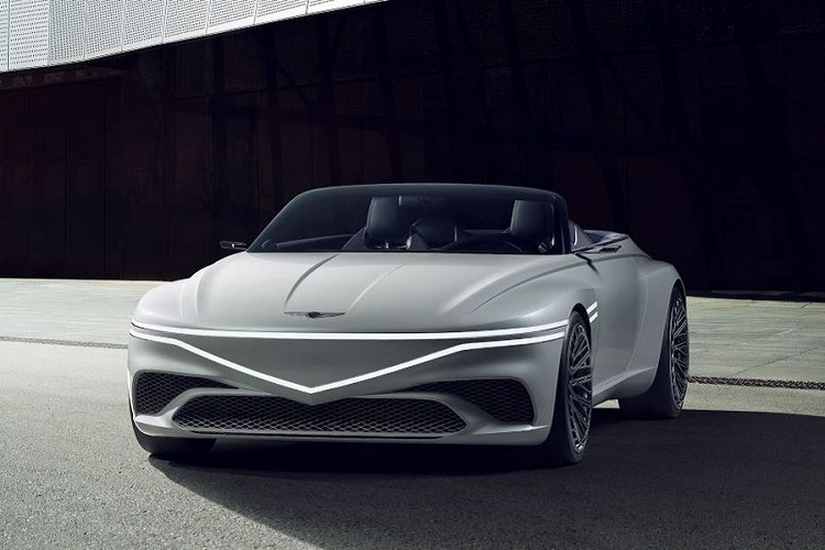 Trong cuộc phỏng vấn với tờ Automotive News diễn ra gần đây, ông Peter Lanzaveccchia - Chủ tịch Hội đồng tư vấn đại lý Mỹ của Genesis khẳng định mẫu xe ý tưởng X Convertible sẽ được phát hành phiên bản thương mại. Thông tin về mẫu xe Genesis X Convertible siêu sang cũng được xác nhận bởi Giám đốc sáng tạo Luc Donckerwolke.