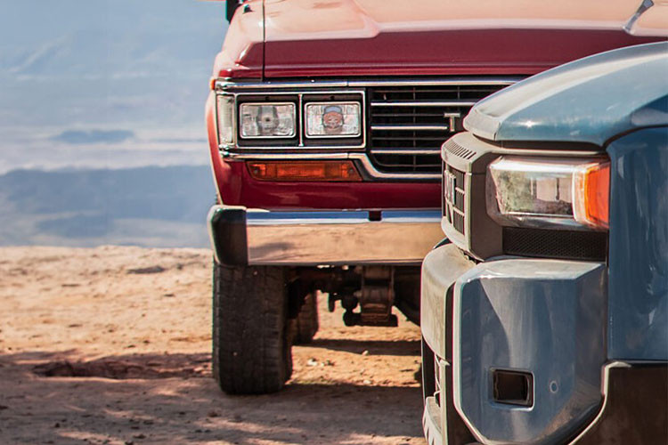 So với thế hệ cũ, xe dài hơn 60 mm, rộng hơn 254 mm, thấp hơn 31 mm và chiều dài cơ sở tăng 60 mm. Chiều cao gầm của xe đạt 221 mm trong khi góc tiếp cận là 30 độ, góc thoát 22 độ và góc vượt đỉnh dốc 25 độ. Đi kèm với khung gầm mới là hệ thống treo tay đòn kép mới phát triển ở phía trước với giảm xóc ống kép.