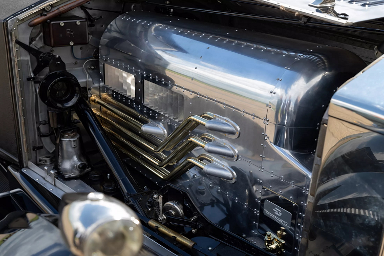 Rolls-Royce Phantom II 1929 chạy điện có công suất 201 mã lực (150 kW), sức mạnh này tăng gấp 4 lần so với động cơ nguyên bản có công suất chỉ 50 mã lực (37 kW). Hệ số cản của thân xe lên đến 1 Cd nhưng chiếc xe vẫn có thể di chuyển 241 km (150 dặm) khi pin đầy.