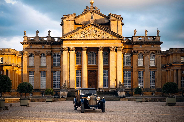 Chiếc Rolls-Royce Phantom II đã 94 năm tuổi sản xuất năm 1929 này là một trong 1.681 xe được sản xuất. Xe do HJ Mulliner &amp; Co. thiết kế và trang bị khối động cơ 6 xi-lanh thẳng hàng có dung tích 7,7 lít.