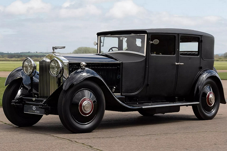 Chuyển đổi động cơ điện hứa hẹn cung ấp năng lượng sạch, có tính hiệu quả và cũng vô tình loại bỏ nét cổ điển của thú vui sưu tầm . Các thành viên của dự án Electrogenic đang nỗ lực ngăn chặn điều này. Electrogenic đã giới thiệu dự án Rolls-Royce Phantom II 1929 mới nhất được chuyển đổi sang động cơ điện.