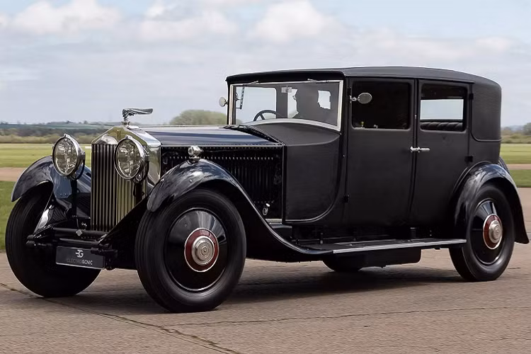 Chuyển đổi động cơ điện hứa hẹn cung ấp năng lượng sạch, có tính hiệu quả và cũng vô tình loại bỏ nét cổ điển của thú vui sưu tầm . Các thành viên của dự án Electrogenic đang nỗ lực ngăn chặn điều này. Electrogenic đã giới thiệu dự án Rolls-Royce Phantom II 1929 mới nhất được chuyển đổi sang động cơ điện.