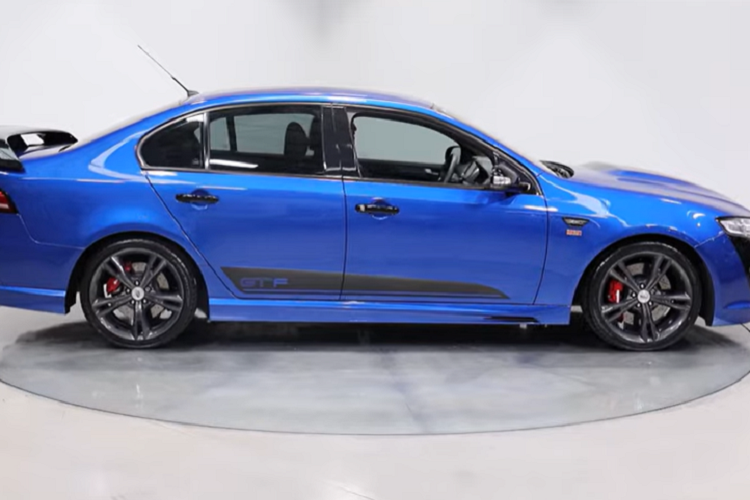 Đơn vị rao bán cho biết rằng chiếc xe sedan hiệu suất cao Ford Falcon GT-F này đã lăn bánh 12.818 miles, tương đương 20.630 km, xe thuộc đời 2014 và chỉ mới trải qua đúng 2 đời chủ. Tình trạng lúc rao bán là một bộ lốp Dunlop SP Sport Maxx mới và có tất cả tài liệu theo xe bao gồm chứng nhận xác thực, lịch sử dịch vụ, 2 bộ chìa khóa và vỏ xe FPV GT-F tùy chọn.