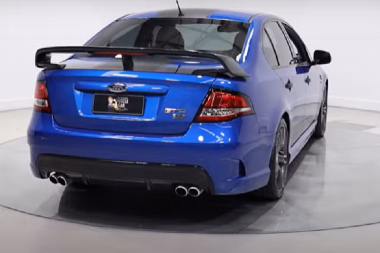 Chẳng hạn như 1 chiếc Ford Falcon GT-F hàng hiếm đang được rao bán thông qua trang Australian Muscle Car Sales với mức giá hấp dẫn lên đến 165.000 đô la Úc (tương đương 114.000 đô la Mỹ, bằng 2,7 tỷ đồng) đã khiến không ít người bất ngờ.