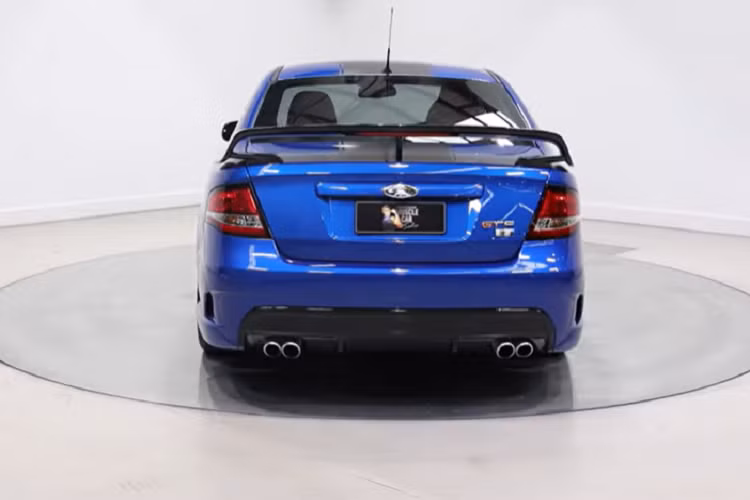 Vì thế, nếu ai đó bỏ ra 2,7 tỷ đồng để mua lại chiếc Ford Falcon GT-F đời 2014, đừng bảo họ là người dở hơi, vì đó chắc chắn là dân chơi hoặc nhà sưu tập mà xe trong garage của họ có thể bạn làm cả đời cũng không mua được.