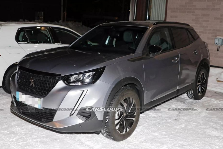 Peugeot 2008 nằm trong phân khúc Crossover cỡ B tại Việt Nam cùng với Honda H-RV, Hyundai Creta, Mazda CX-3 và KIA Seltos. Mức giá xe Peugeot 2008 tại Việt Nam hiện từ 789-859 triệu đồng.