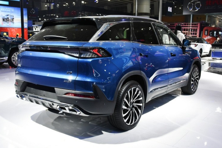 Ra mắt tại triển lãm Ô tô Quảng Châu 2022, mẫu xe SUV Beijing X7 2023 đã nhận được sự quan tâm không chỉ ở thị trường quê nhà mà còn ở Việt Nam, nơi phiên bản cũ của Beijing X7 từng tạo nên cơn hot không nhỏ, từng tăng giá đến 4 lần trước khi được giảm giá 40 triệu đồng, bằng với mức tăng ở lần thứ 3.