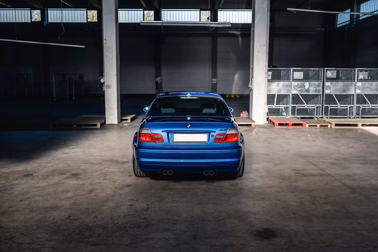 Tổng quan, chiếc BMW M3 năm 2003 này là một lựa chọn hấp dẫn cho những người yêu thích xe hơi. Với giá trị cao và màu sơn độc đáo, M3 E46 2003 có thể là chiếc xe thu hút sự quan tâm của nhiều người.