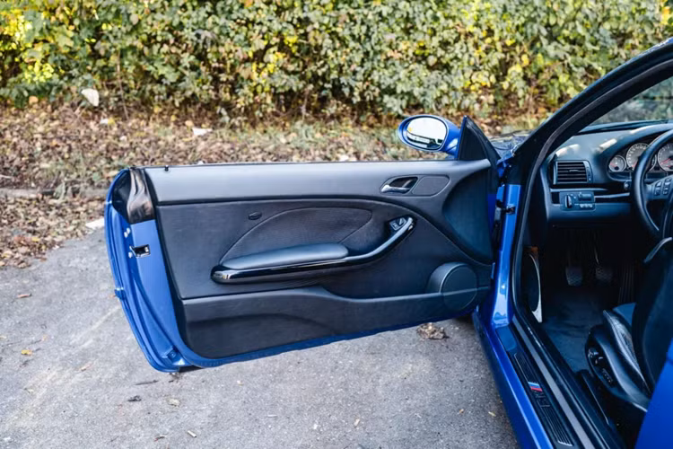 Chiếc BMW M3 2003 E46 đấu giá có số odo đạt 31.907 mile, tương đương 51.350 km. Đây không phải là chiếc BMW M3 E46 có số odo thấp nhất hướng đến việc trưng bày trong “bảo tàng”, nhưng với quãng đường này cũng đã ít hơn hẳn những chiếc M3 E46 khác có mặt trên thị trường.