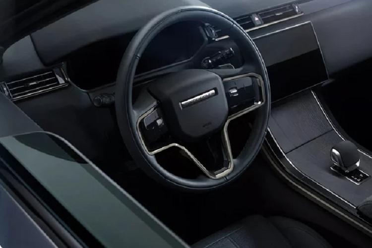 Trong khi đèn hậu “super LED” được trang bị, kết hợp với một số nâng cấp ở bộ khuếch tán hay ốp bảo vệ ở cản sau. Cuối cùng, màu ngoại thất được bổ sung thêm màu Xanh Metallic Varesine Blue và Xám Premium Metallic Zadar Grey.