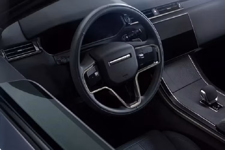 Trong khi đèn hậu “super LED” được trang bị, kết hợp với một số nâng cấp ở bộ khuếch tán hay ốp bảo vệ ở cản sau. Cuối cùng, màu ngoại thất được bổ sung thêm màu Xanh Metallic Varesine Blue và Xám Premium Metallic Zadar Grey.