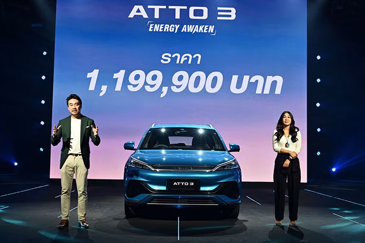 Ngoài ra, hiện BYD có kế hoạch sẽ mở 60-70 cửa hàng bán xe tại Thái Lan vào cuối năm 2023. Nhà máy BYD Thái Lan dự kiến sẽ đi vào hoạt động vào năm 2024 và có sản lượng hàng năm là 150.000 xe.