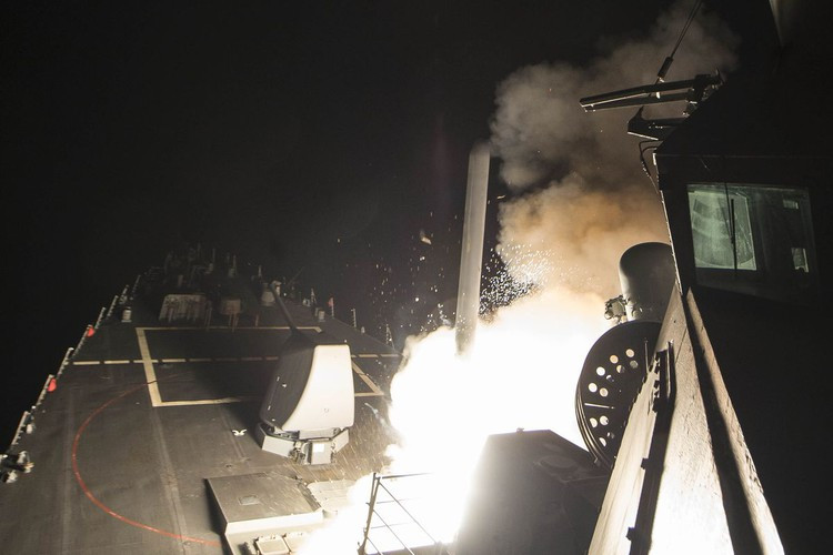 “Trong trường hợp này, Mỹ sẽ thể hiện công khai ý định về một cuộc xâm lược, mặc dù không trực tiếp nhưng vẫn là hành động chống lại đồng minh Iran", chuyên gia Nga lưu ý.