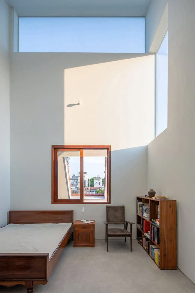 Các phòng ngủ và không gian phụ được bố trí dạng chữ L xung quanh. Ảnh: Hoàng Lê, Đức Ngô